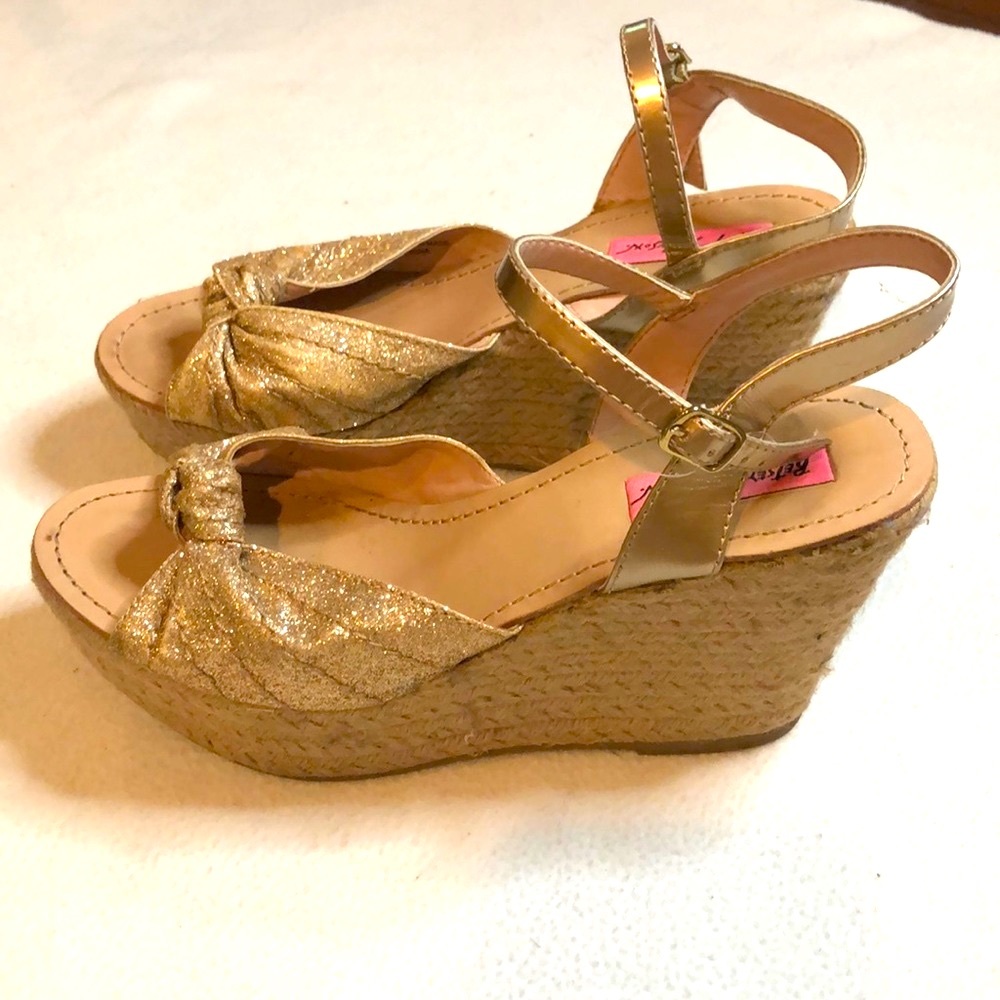 Shoes - Picture 4 of 6